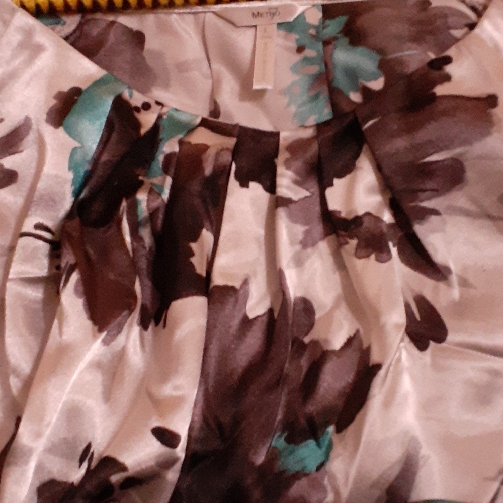 womens blouse - Picture 3 of 4